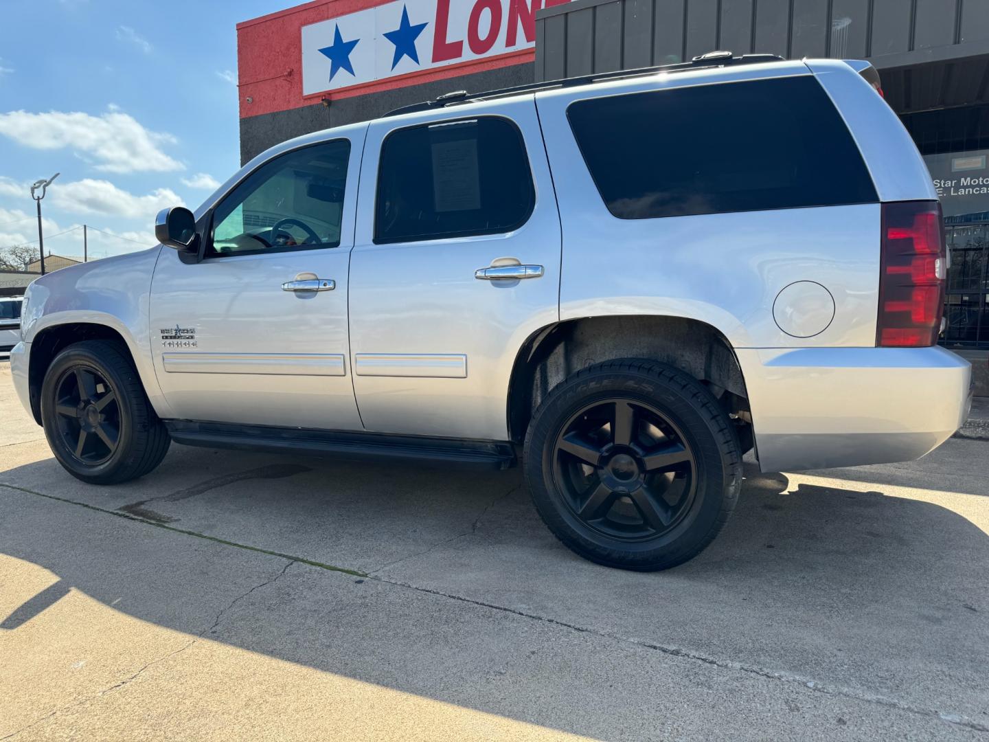 2014 SILVER CHEVROLET TAHOE (1GNSCAE05ER) , located at 5900 E. Lancaster Ave., Fort Worth, TX, 76112, (817) 457-5456, 0.000000, 0.000000 - Photo#6